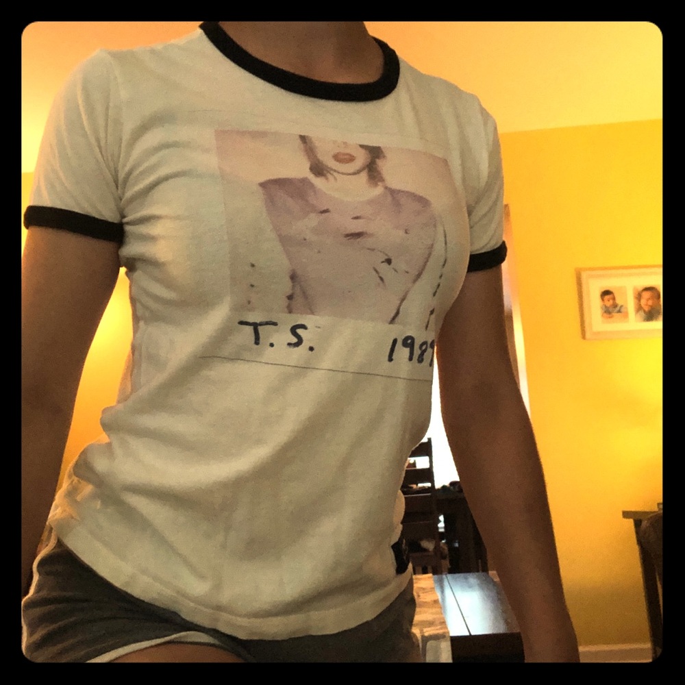 Taylor Swift 1989 World Tour T-shirt